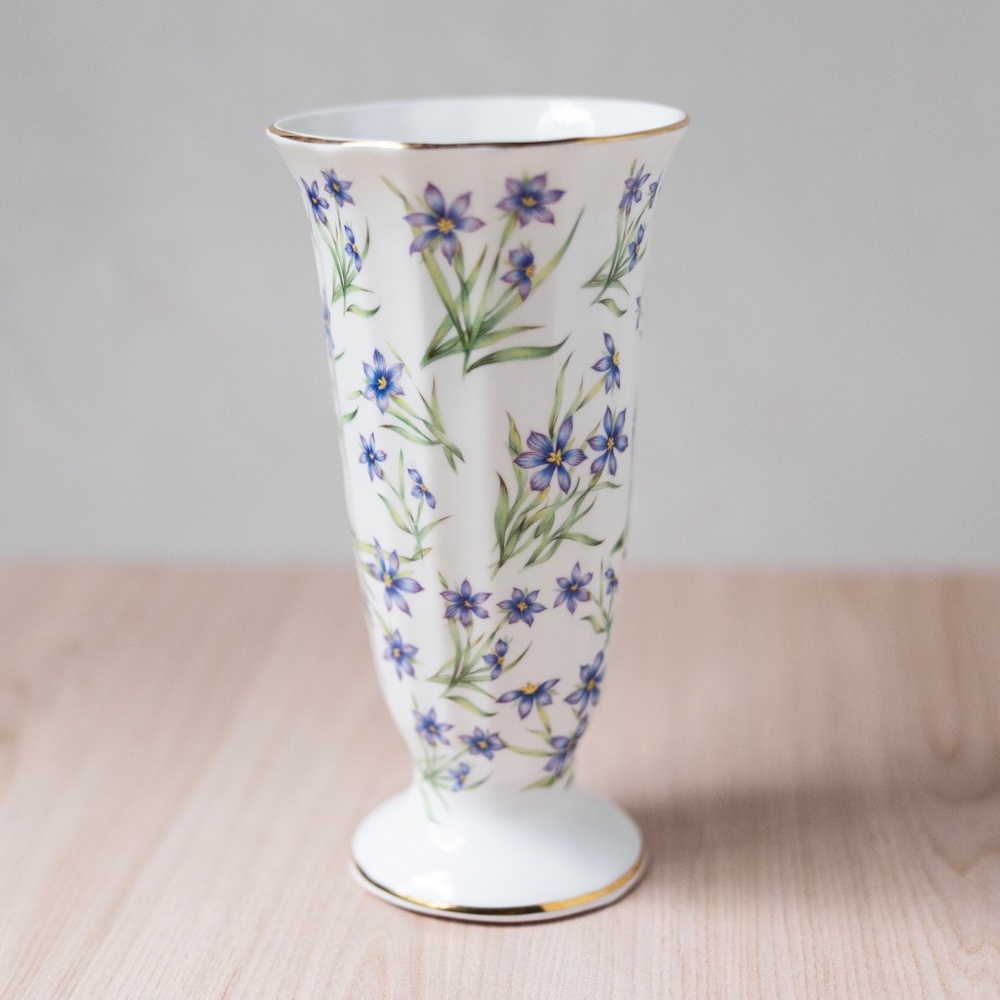 St George's English Bone China Trimingham's Bermuda purple flower vase 7 inches